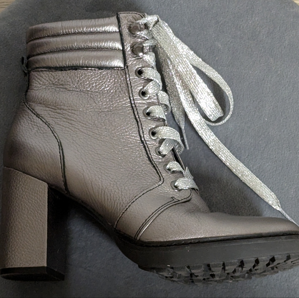 Naturalizer Callie2 Pewter Leather Booties Size 8.5 Bling Laces Lug Soles